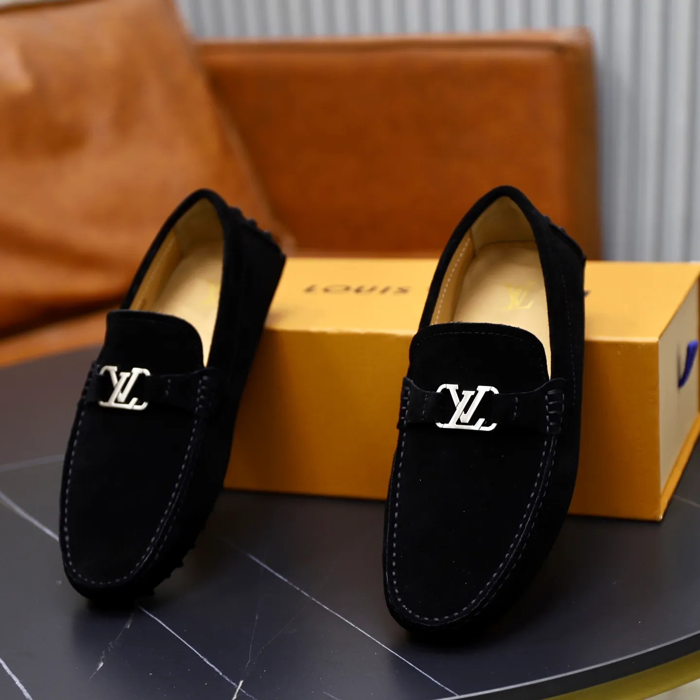 Ex-factory price: 480💰【LV】Louis Vuitton ⚠️High-end men’s driving and pedal series ⚠️38-44 (customized for 45) ⚠️All original cowhide leather! Thick and soft! Made entirely of calfskin lining! The latest non-slip beanie sole! Three-dimensional package technology! Fashionable and classic! Handicrafts! Original high quality! Feel free to compare!